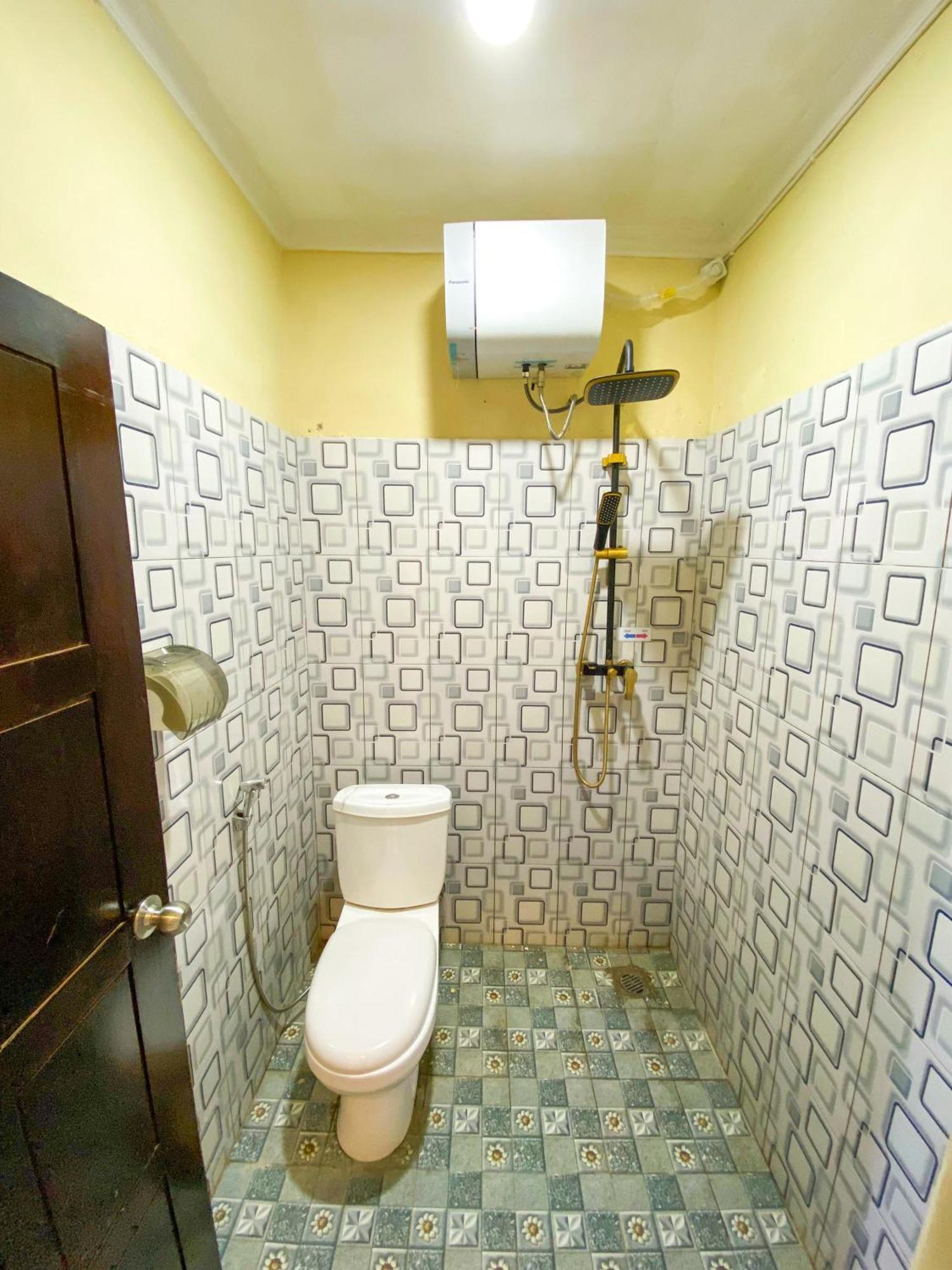 Fx72 Labuan Bajo Hotel المظهر الخارجي الصورة